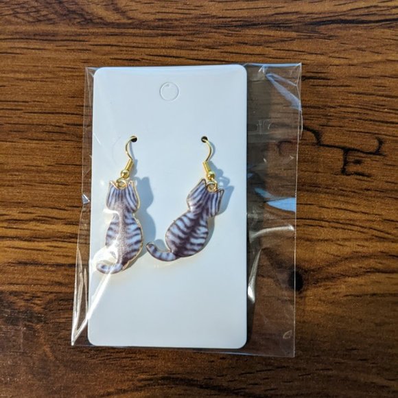 ❤️ Grey Tabby Cat Earrings - Picture 2 of 2